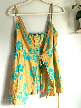 🩷HAWAIIAN CARIBELLE BATIK TIE CLOSURE OPEN YELLOW FLORAL TANK TOP SIZE MEDIUM